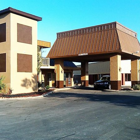 Magnuson Hotel Red Baron Garden City Esterno foto