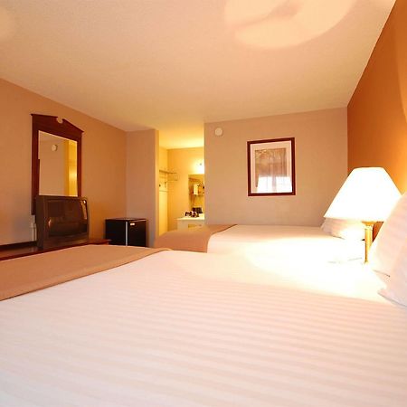 Magnuson Hotel Red Baron Garden City Esterno foto