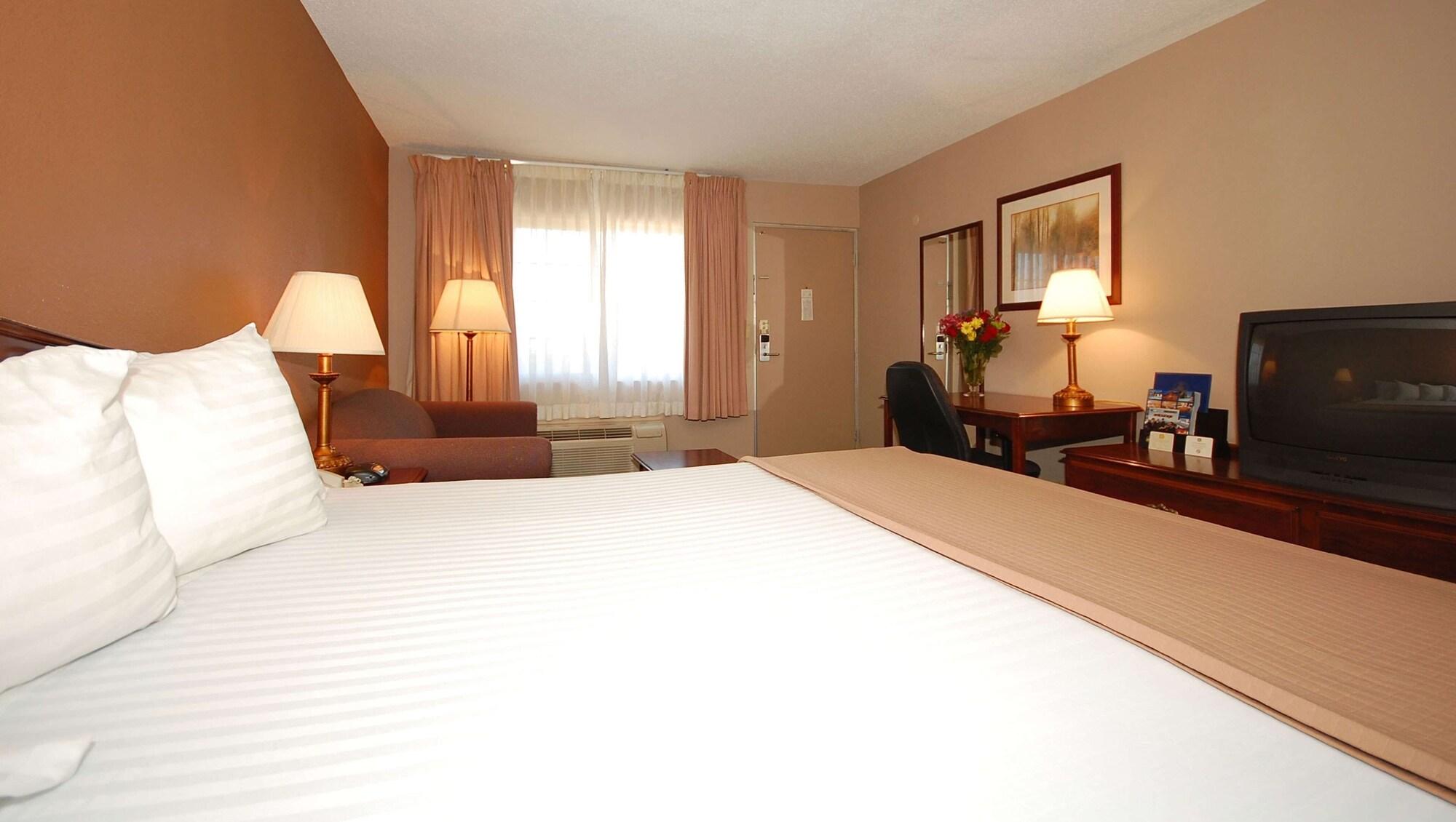 Magnuson Hotel Red Baron Garden City Esterno foto