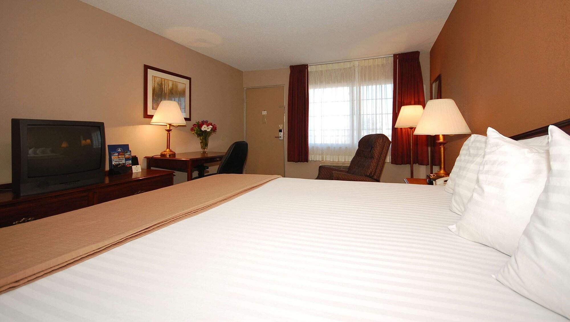 Magnuson Hotel Red Baron Garden City Esterno foto