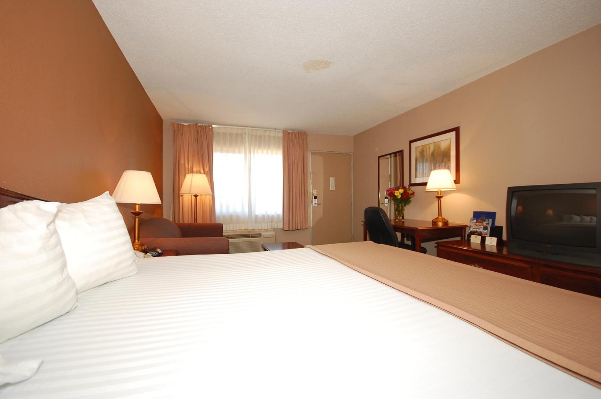 Magnuson Hotel Red Baron Garden City Esterno foto