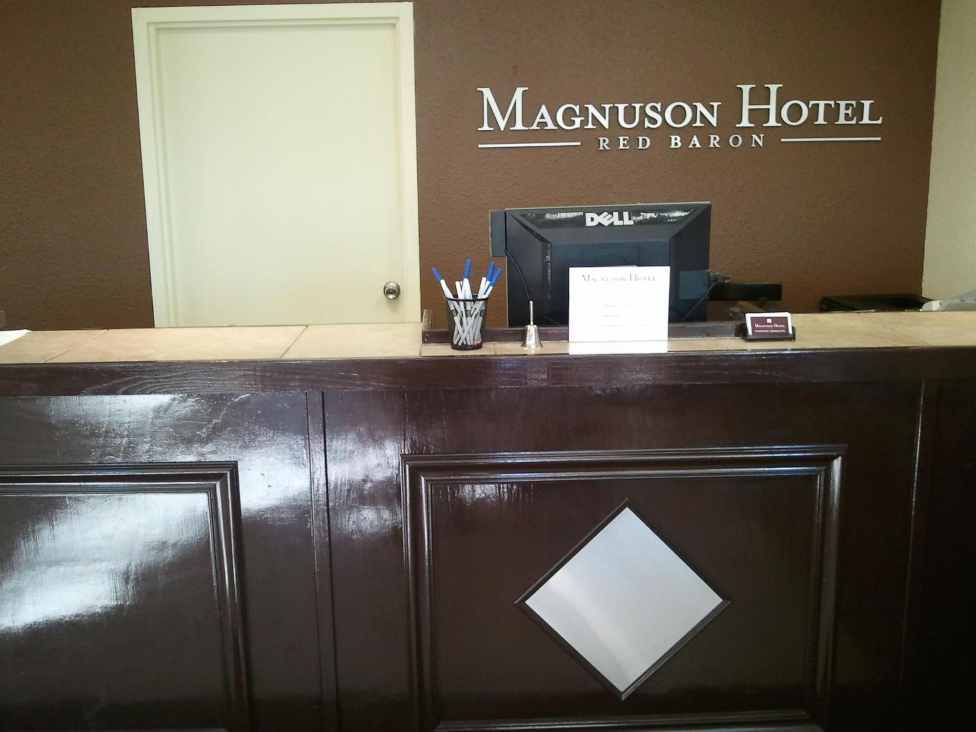 Magnuson Hotel Red Baron Garden City Esterno foto