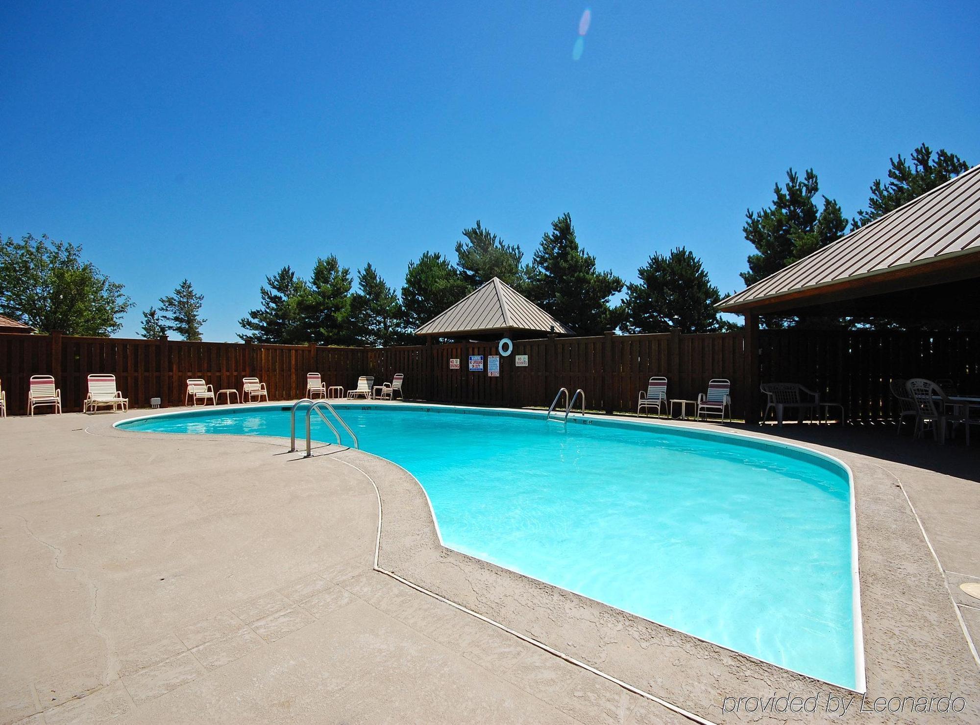 Magnuson Hotel Red Baron Garden City Esterno foto