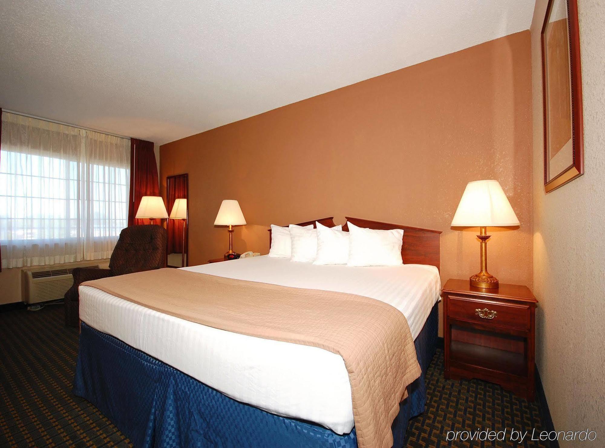 Magnuson Hotel Red Baron Garden City Esterno foto