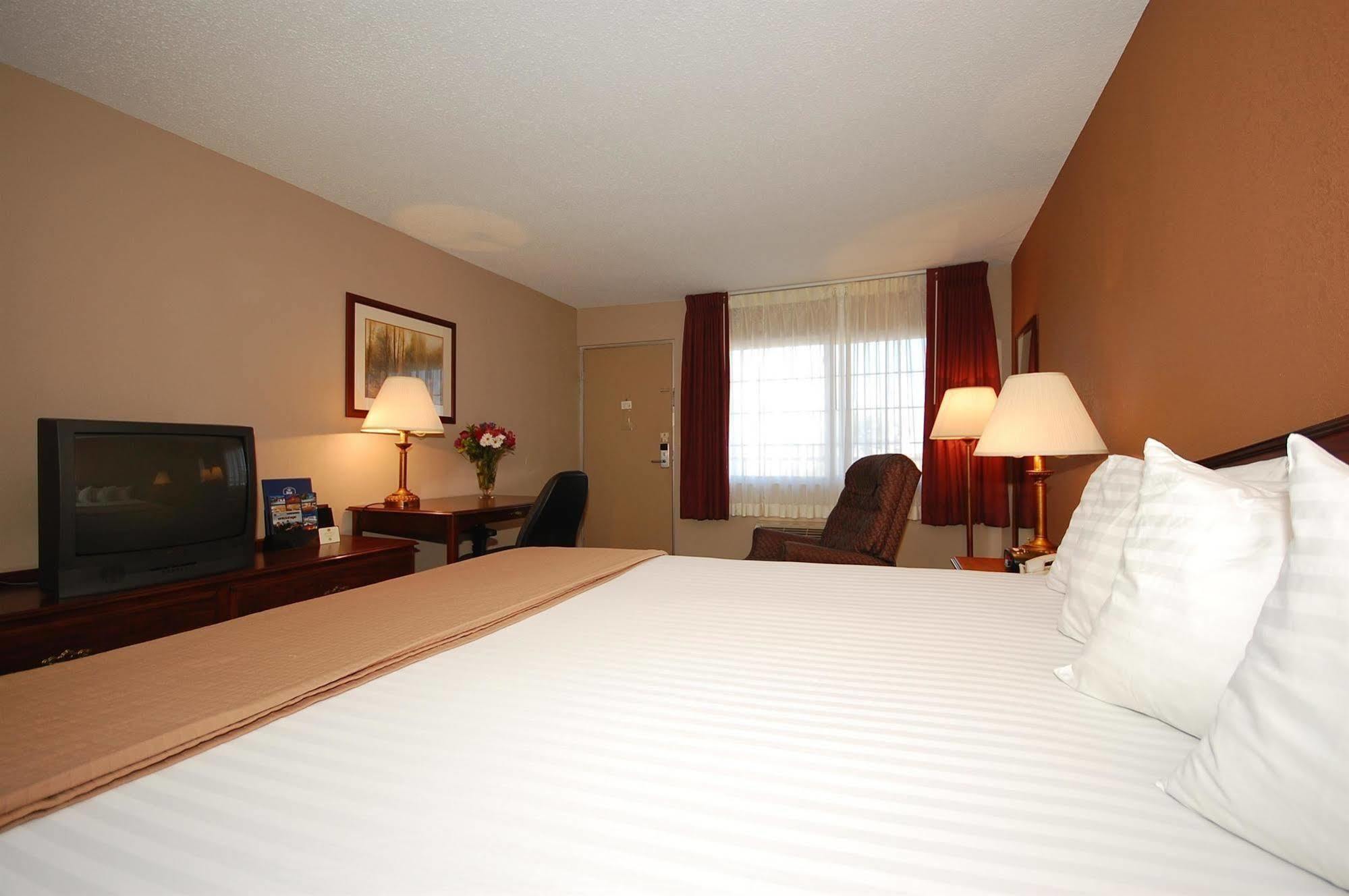 Magnuson Hotel Red Baron Garden City Camera foto