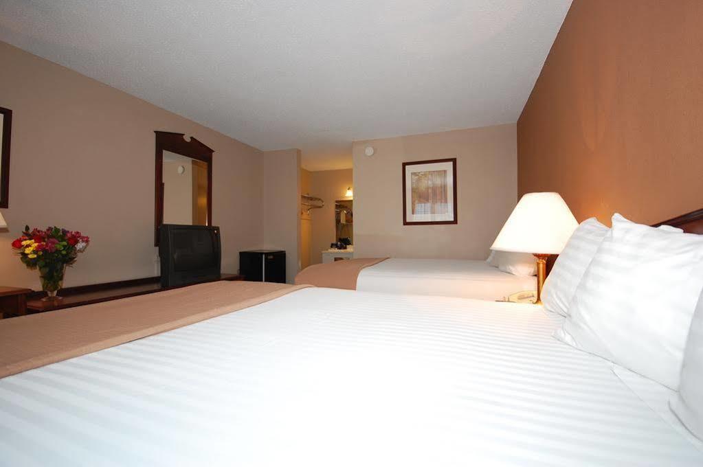 Magnuson Hotel Red Baron Garden City Esterno foto