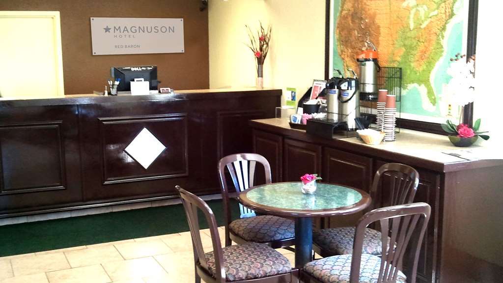 Magnuson Hotel Red Baron Garden City Interno foto