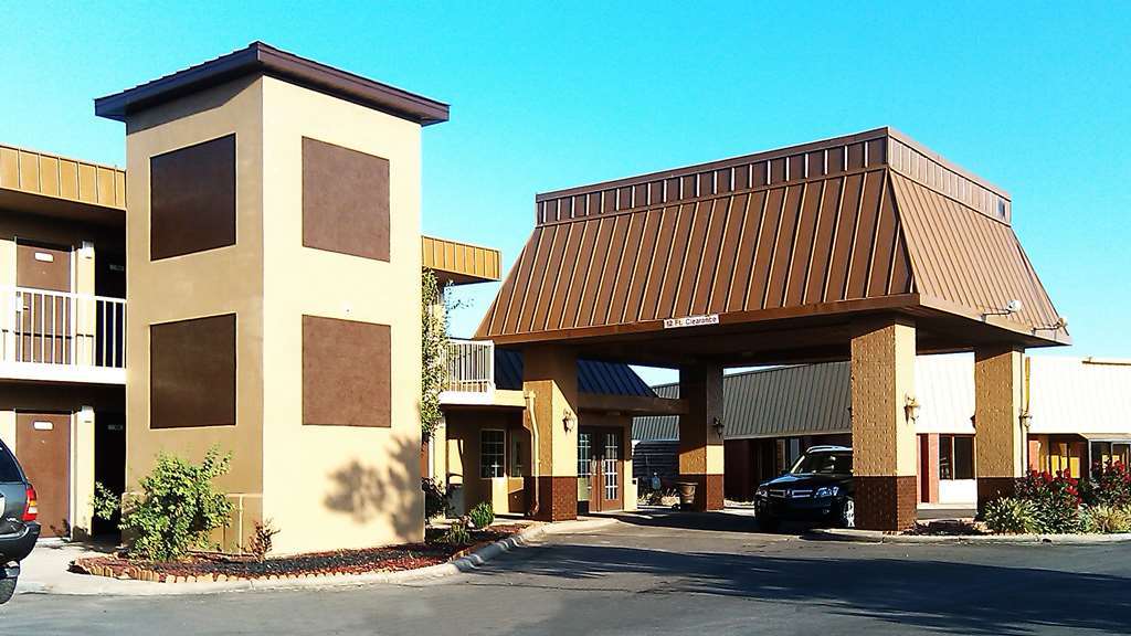 Magnuson Hotel Red Baron Garden City Esterno foto
